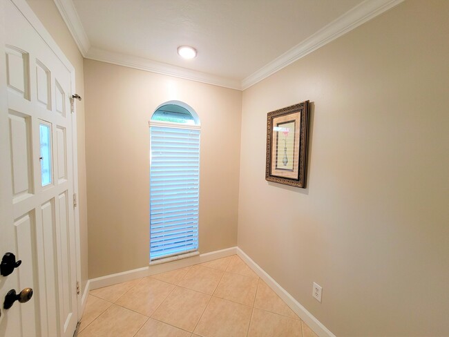 Building Photo - 1905 Robalo Dr
