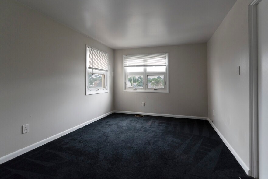 Primary Photo - 18 N New St