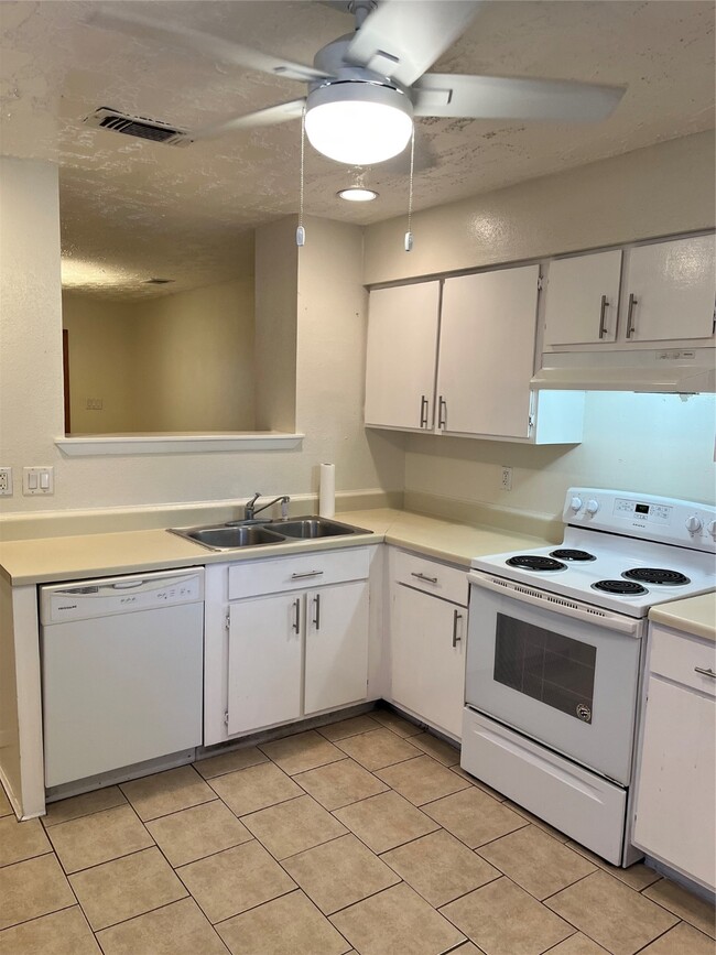 Building Photo - 24022 Tayloe House Ln