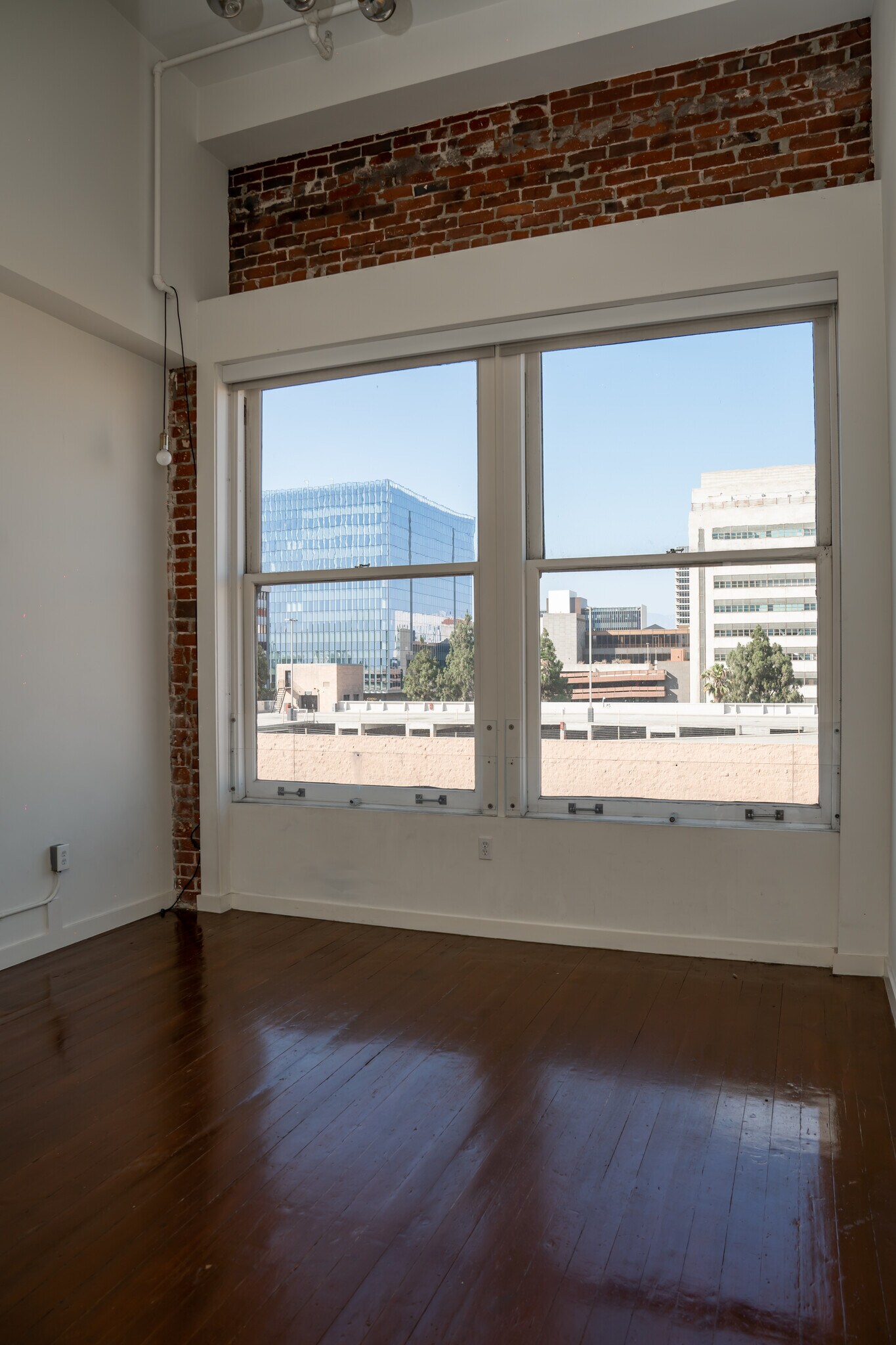 Building Photo - 257 S Spring St