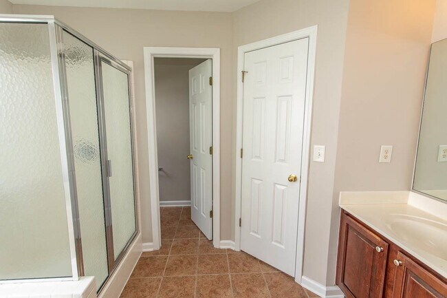 Building Photo - 384 Esher Ct