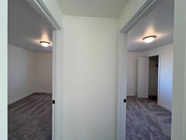 Building Photo - 16241-16243 Curry Ct SE