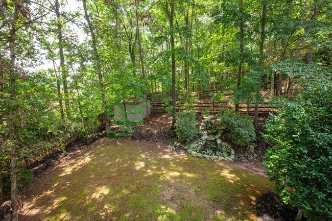 Building Photo - Spacious 3/2.5 Split Level w/ Large Bonus Room and Private Backyard!