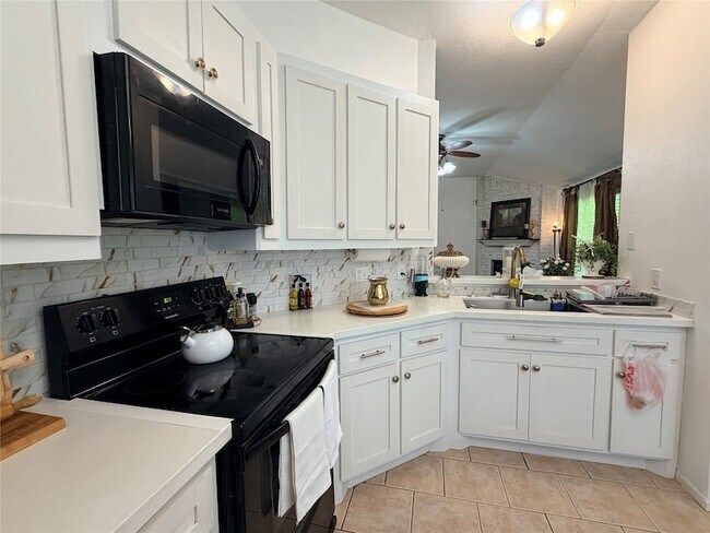 Building Photo - 8602 Lazy Brook Ln