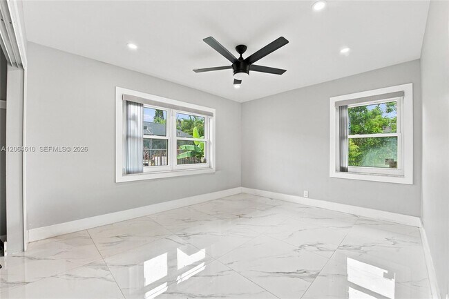 Building Photo - 821 Ramblewood Dr