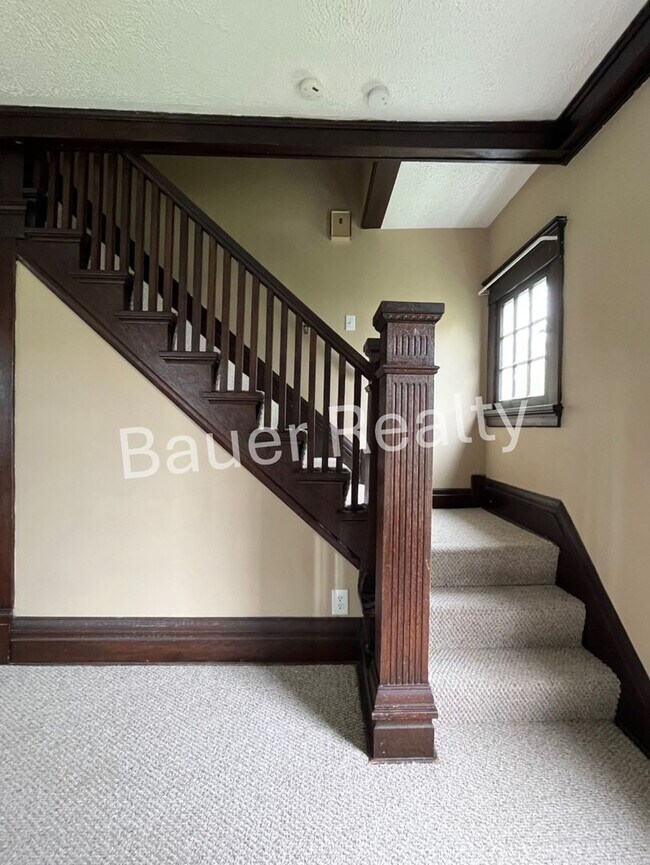 Building Photo - Three bedrooms, one and a half baths