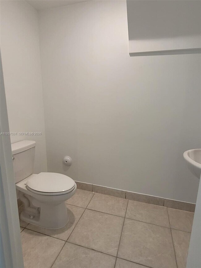 Building Photo - 2685 SE 13th St