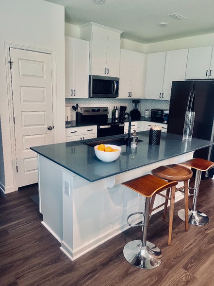 Building Photo - 2015 Rockface Wy