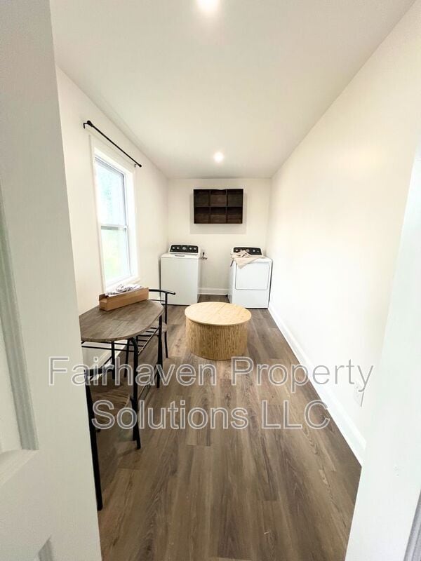 Building Photo - 2827 E 5th Ave