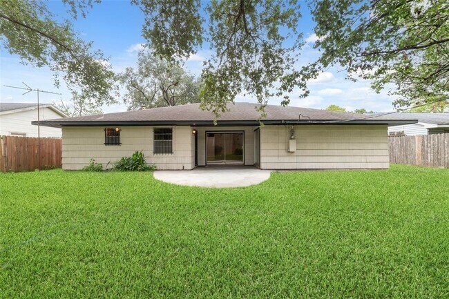 Building Photo - 7615 Barberton Dr