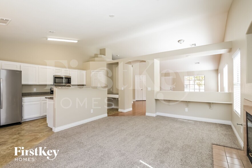 Building Photo - 811 Mesa Pine Ct