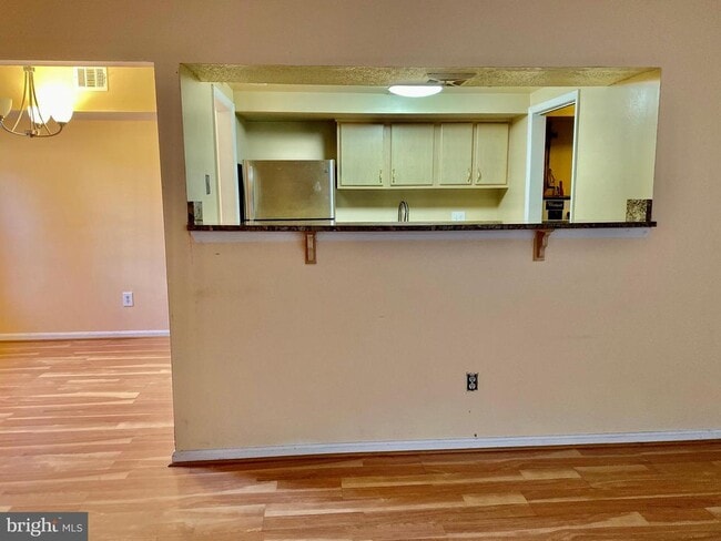 Building Photo - 8864 Walutes Cir