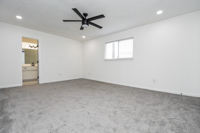 Building Photo - 15814 Winding Moss Dr