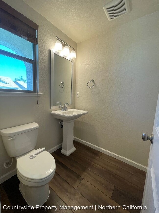 Building Photo - 4 br, 2.5 bath House - 3212 Vintage Drive