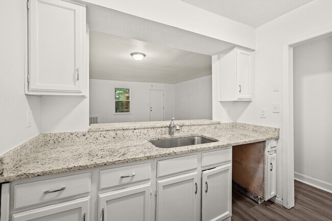 Building Photo - 648 Valley Crest Dr