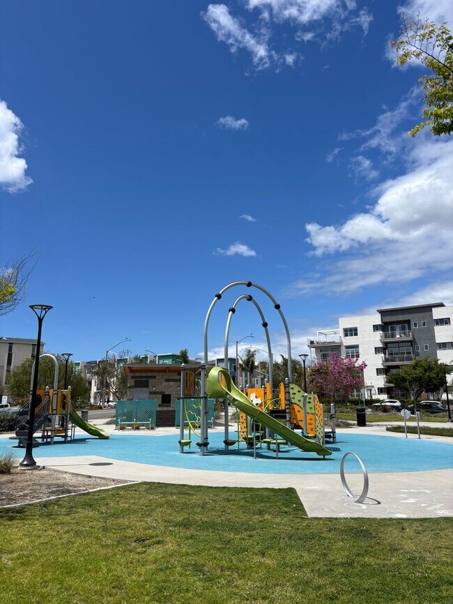 Building Photo - Updated 4 Bedroom 3.5 bath Condo located i...