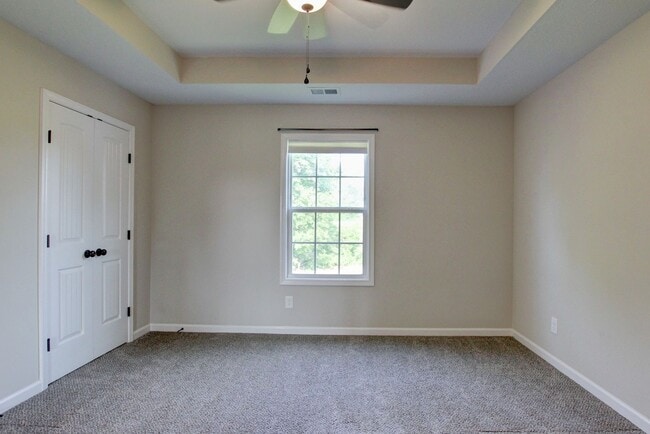 Building Photo - Huge 5 bed 3 ba.  Gorgeous House Near Post...