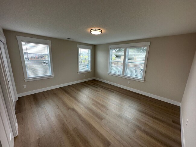 Building Photo - 616