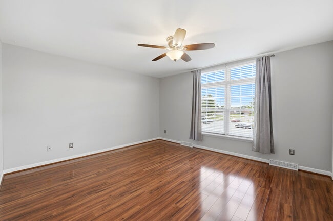 Building Photo - 1499 Stonefield Dr