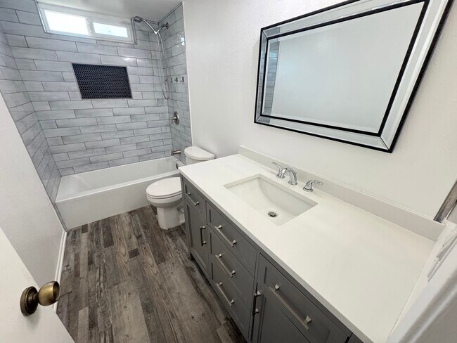 Building Photo - 5382 Circle Dr