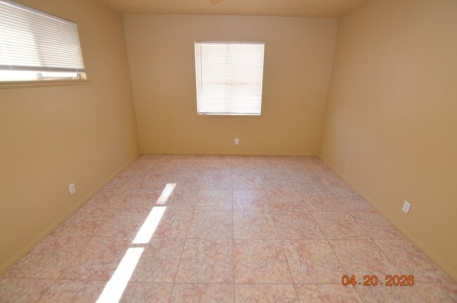 Building Photo - 325 Pershing Dr