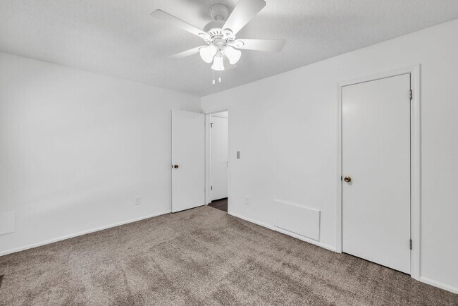 Building Photo - Midtown Comfort & Convenience