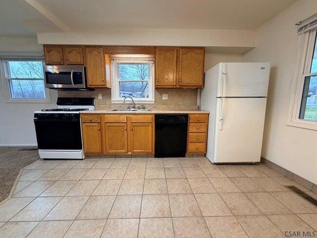 Building Photo - 1204 Erickson Dr