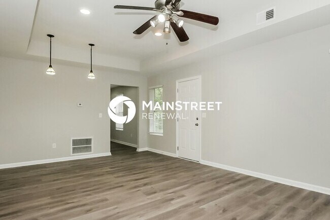 Building Photo - 4 Bedroom Pet-Friendly Home in Riverdale, ...