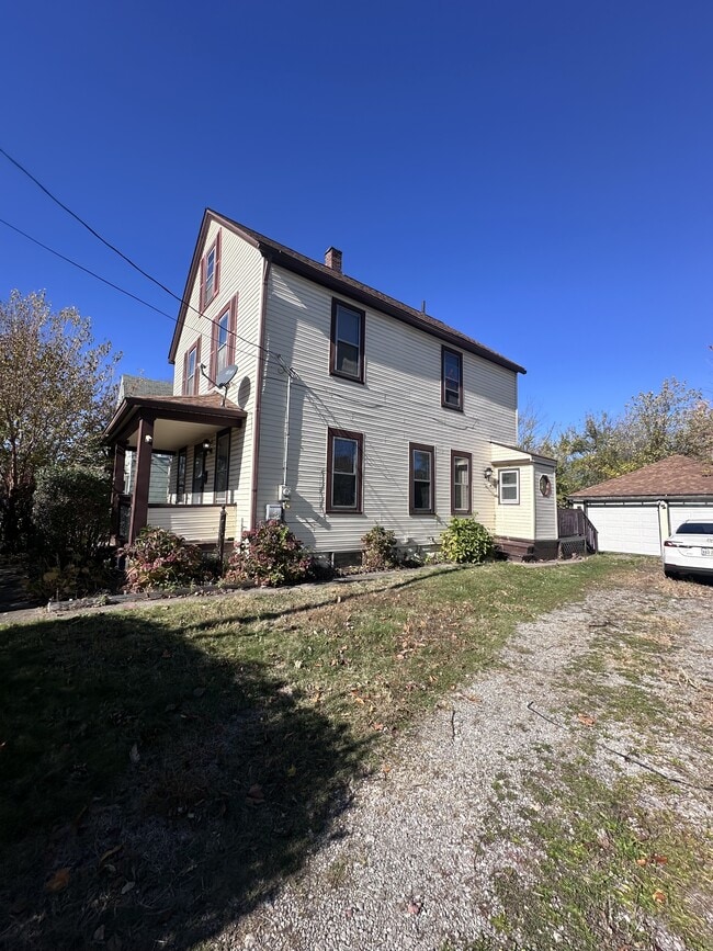 Building Photo - 223 E 27th St