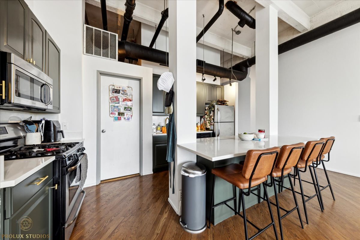 Building Photo - 1720 N Marshfield Ave