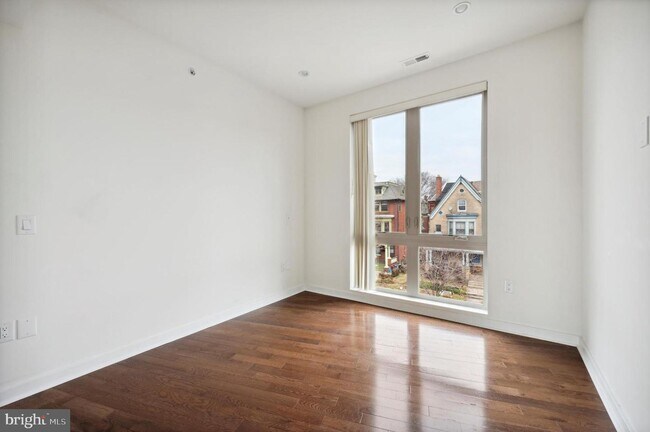 Building Photo - 4610 Cedar Ave