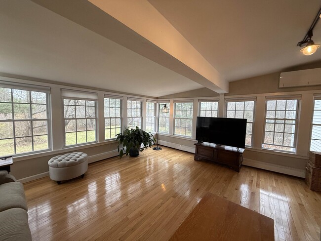 Building Photo - 4 Nelson Dr