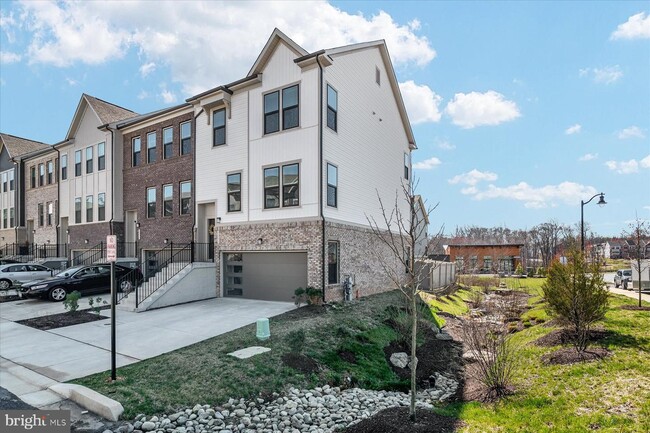 Building Photo - 3351 Pitch Pine Dr