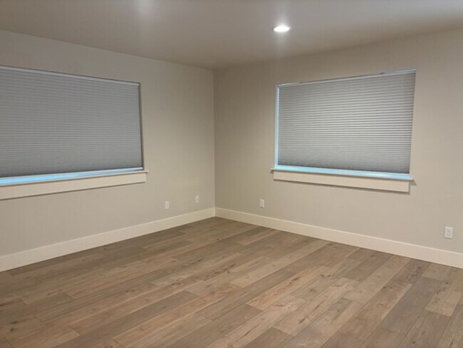 Building Photo - Duplex in Post Falls