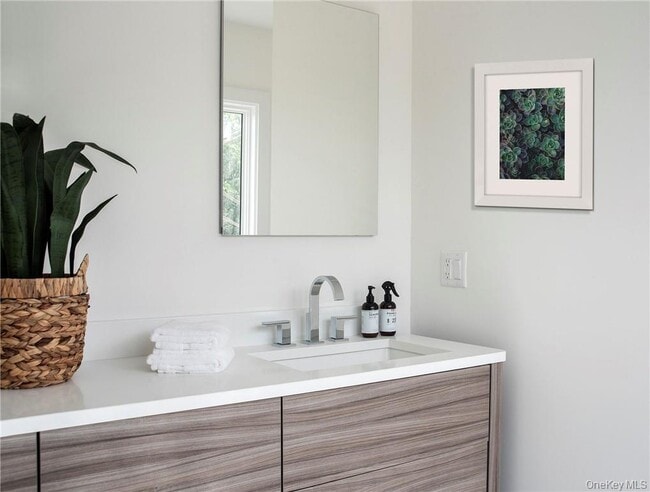 Building Photo - 8 Boulevard W