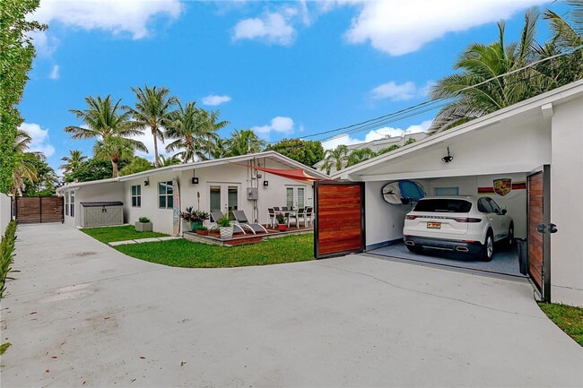 Building Photo - 3321 NE 18th St