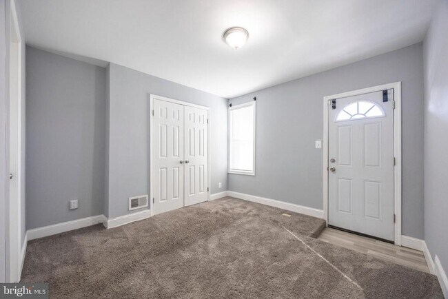 Building Photo - 10 N Ellwood Ave