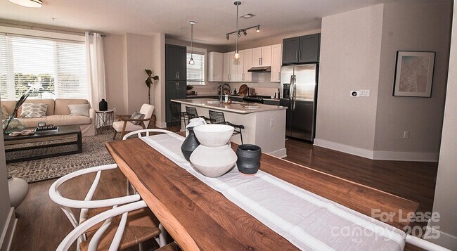 Building Photo - 6408 Providence Farm Ln