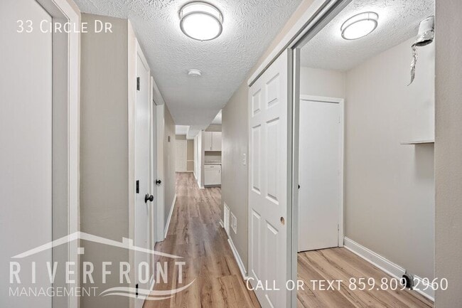 Building Photo - 33 Circle Dr