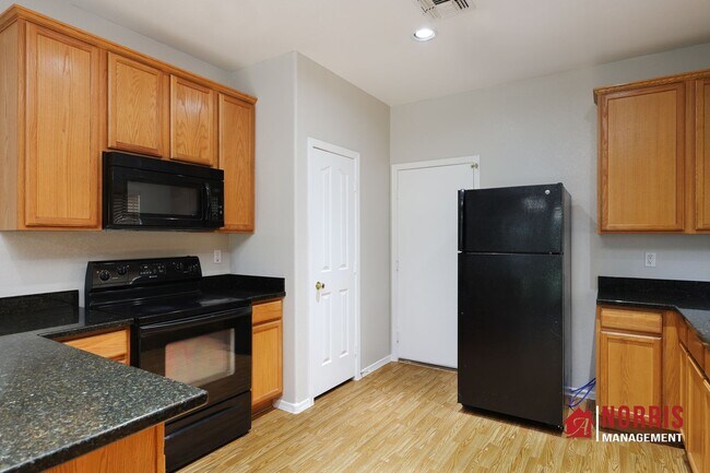 Building Photo - Beautiful Large Home in Casa Grande