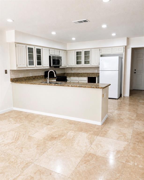 Building Photo - 302 Meadow Creek Dr