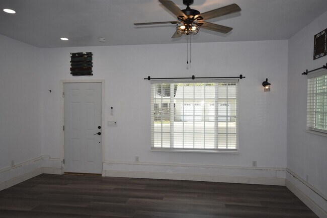 Building Photo - 1544 Maryland Ave