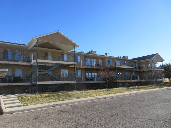 Primary Photo - 3 Bedroom - 2 bath Condo in Cedar Cove