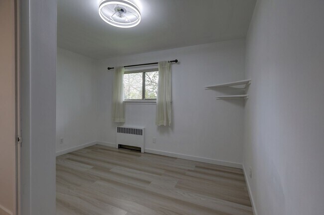 Building Photo - Large Renton Highlands Rambler with Grand ...
