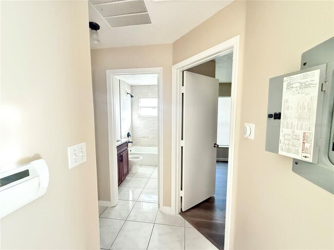 Building Photo - 2359 Harbor Town Dr