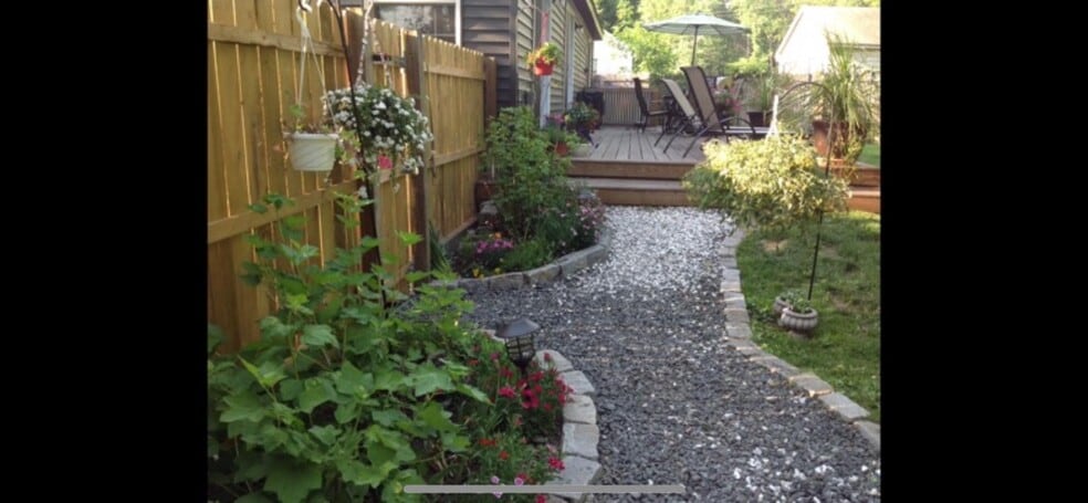 Building Photo - 128 N Putt Corners Rd