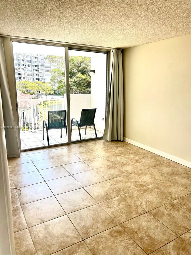 Building Photo - 1200 NE Miami Gardens Dr