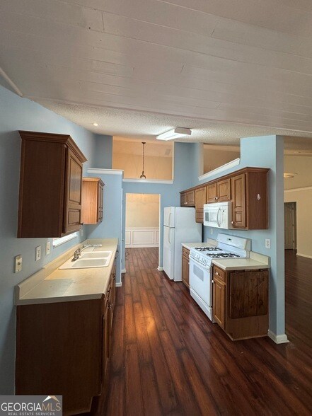 Building Photo - 1840 Arborwood Dr