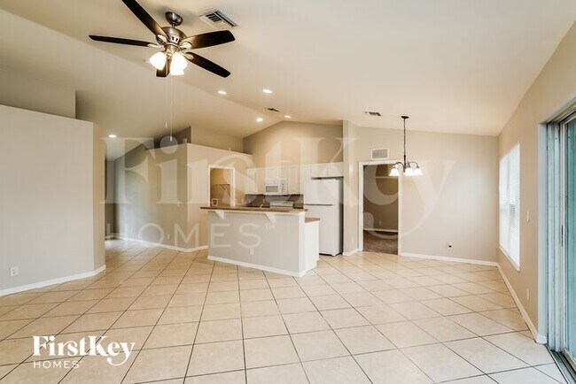 Building Photo - 715 Bennington Dr