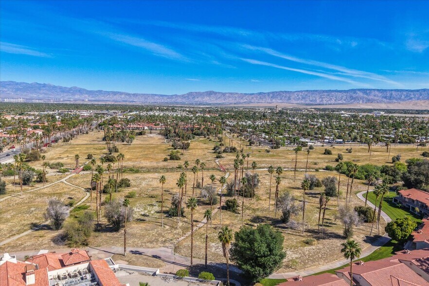 Building Photo - 2701 E Mesquite Ave